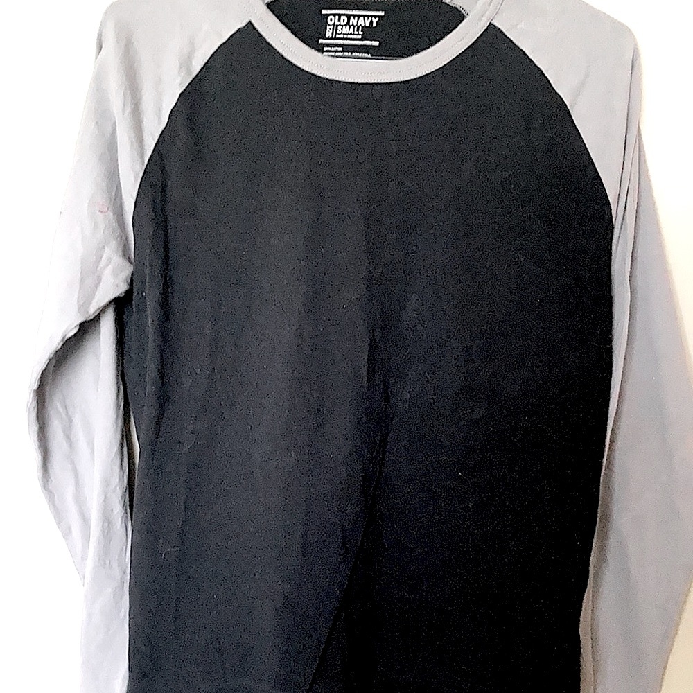 Old Navy... Long Sleeve T-Shirt (black/gray)